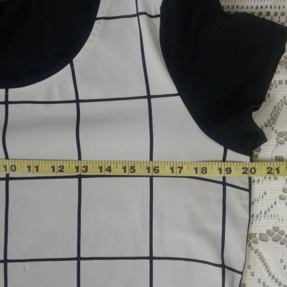 Tommy Hilfiger blouse white & blue square design - Picture 4 of 8